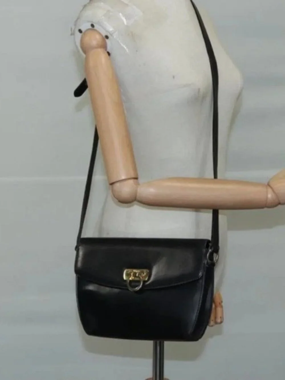 Salvatore Ferragamo brand	salvatore ferragamo